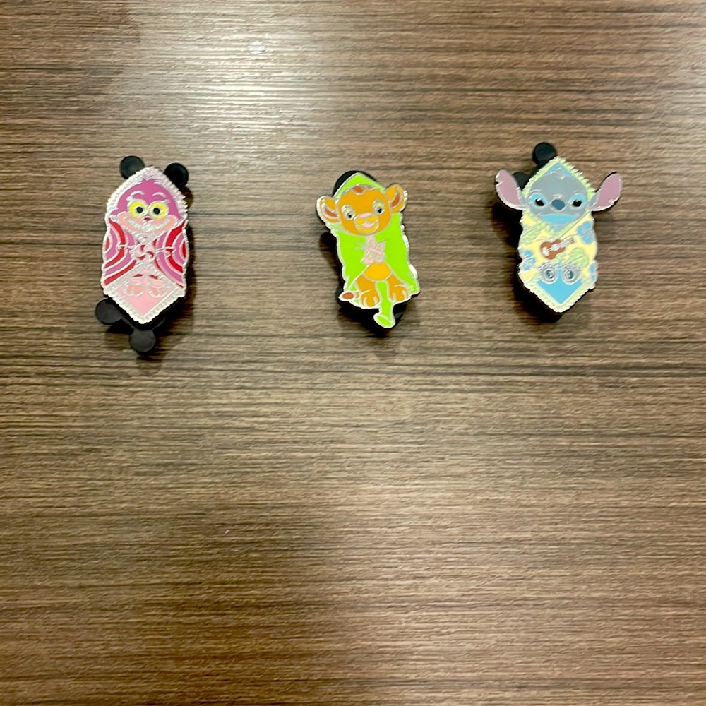 authentic Disney pins - Picture 2 of 5